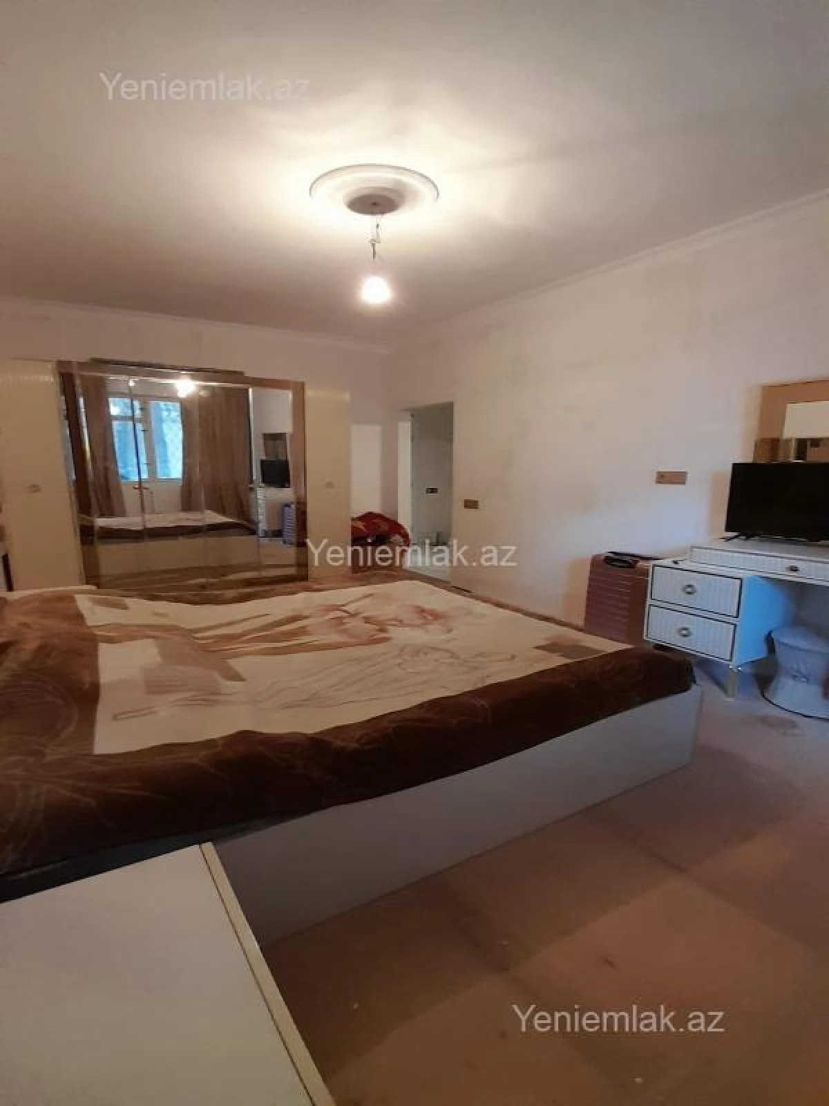 Satılır 4 otaqlı köhnə tikili 90 m²