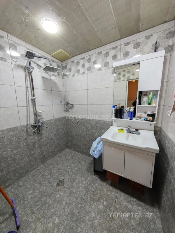 Satılır 2 otaqlı köhnə tikili 60 m²