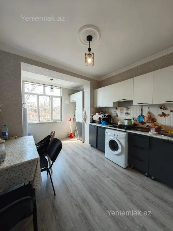 Satılır 2 otaqlı köhnə tikili 60 m²
