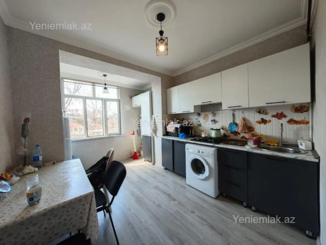 Satılır 2 otaqlı köhnə tikili 60 m²
