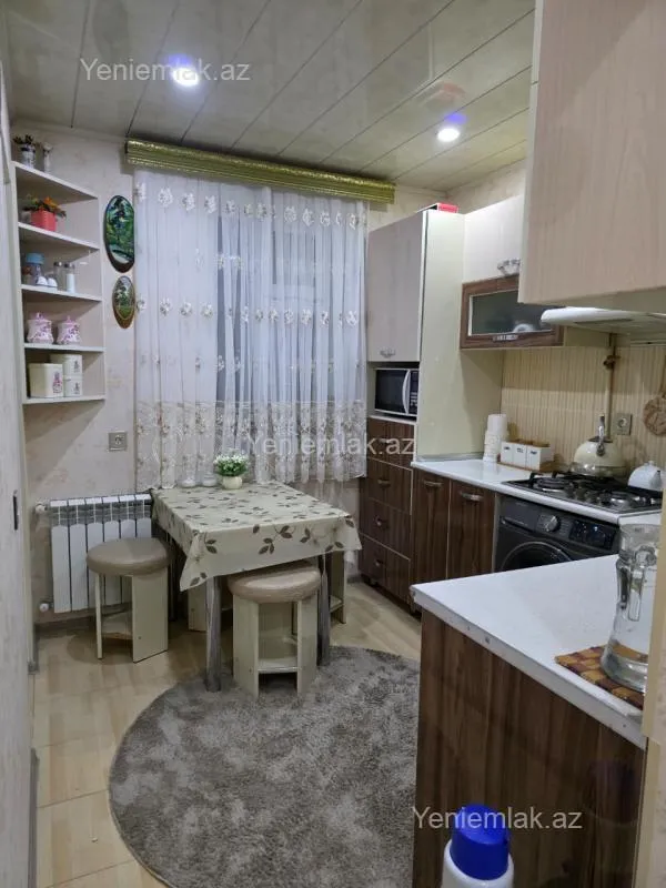 Satılır 4 otaqlı köhnə tikili 115 m²