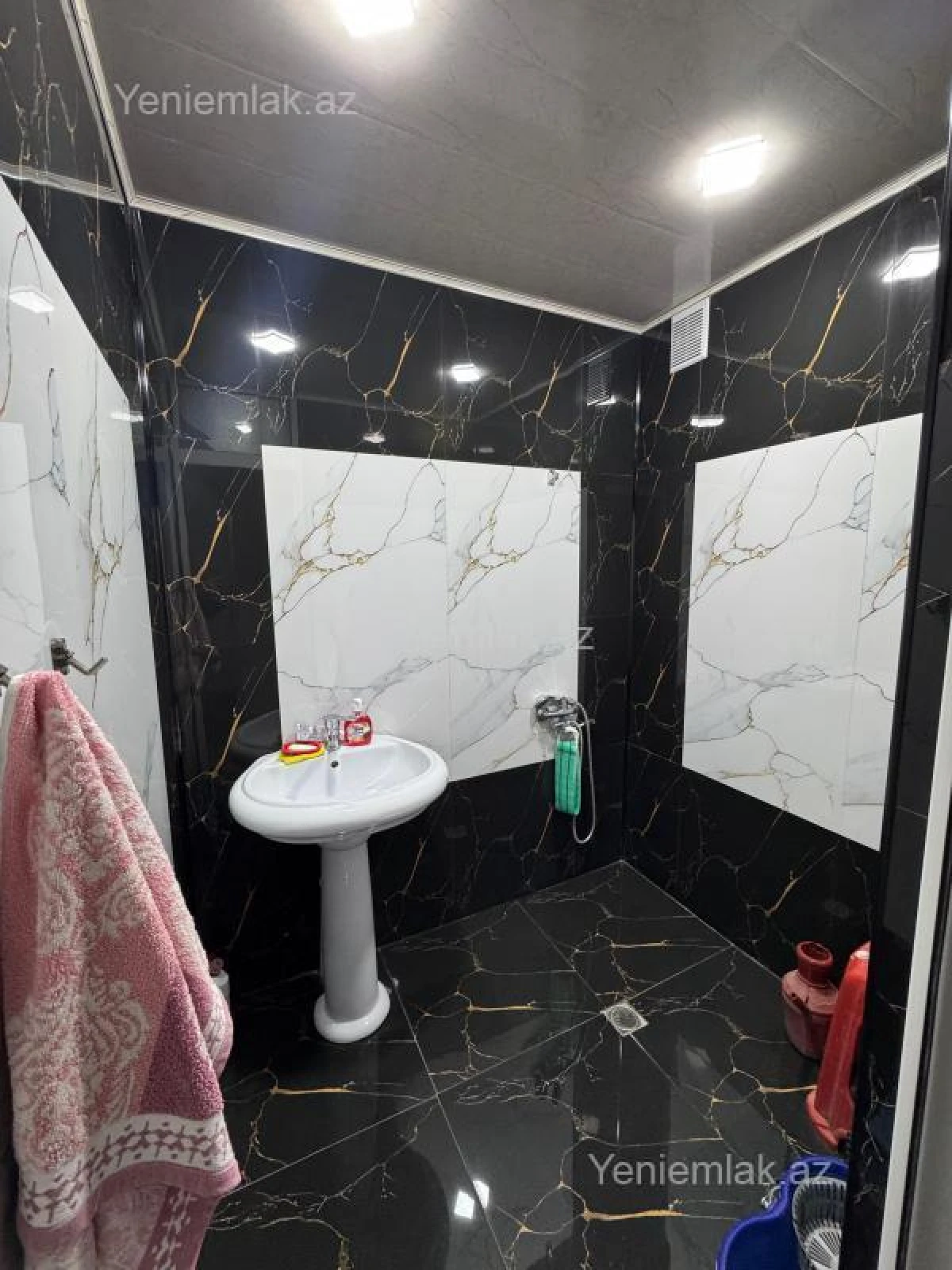 Satılır 2 otaqlı köhnə tikili 88 m²
