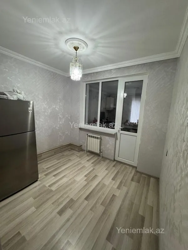 Satılır 2 otaqlı köhnə tikili 88 m²