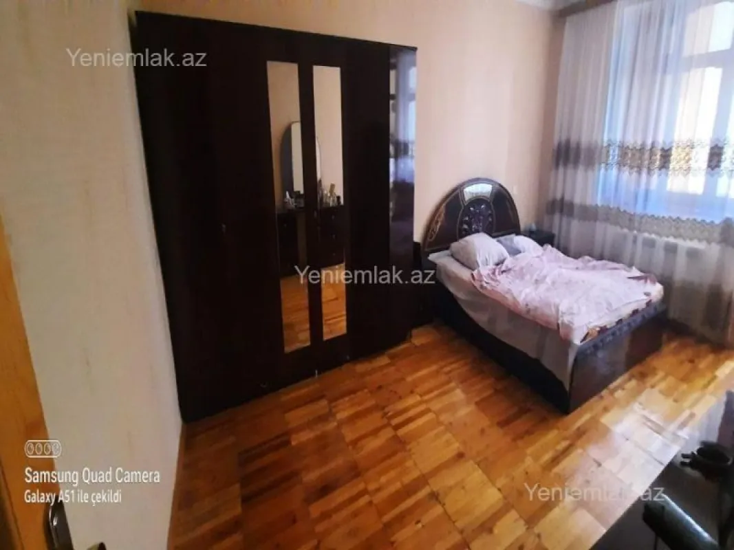 Satılır 4 otaqlı köhnə tikili 90 m²