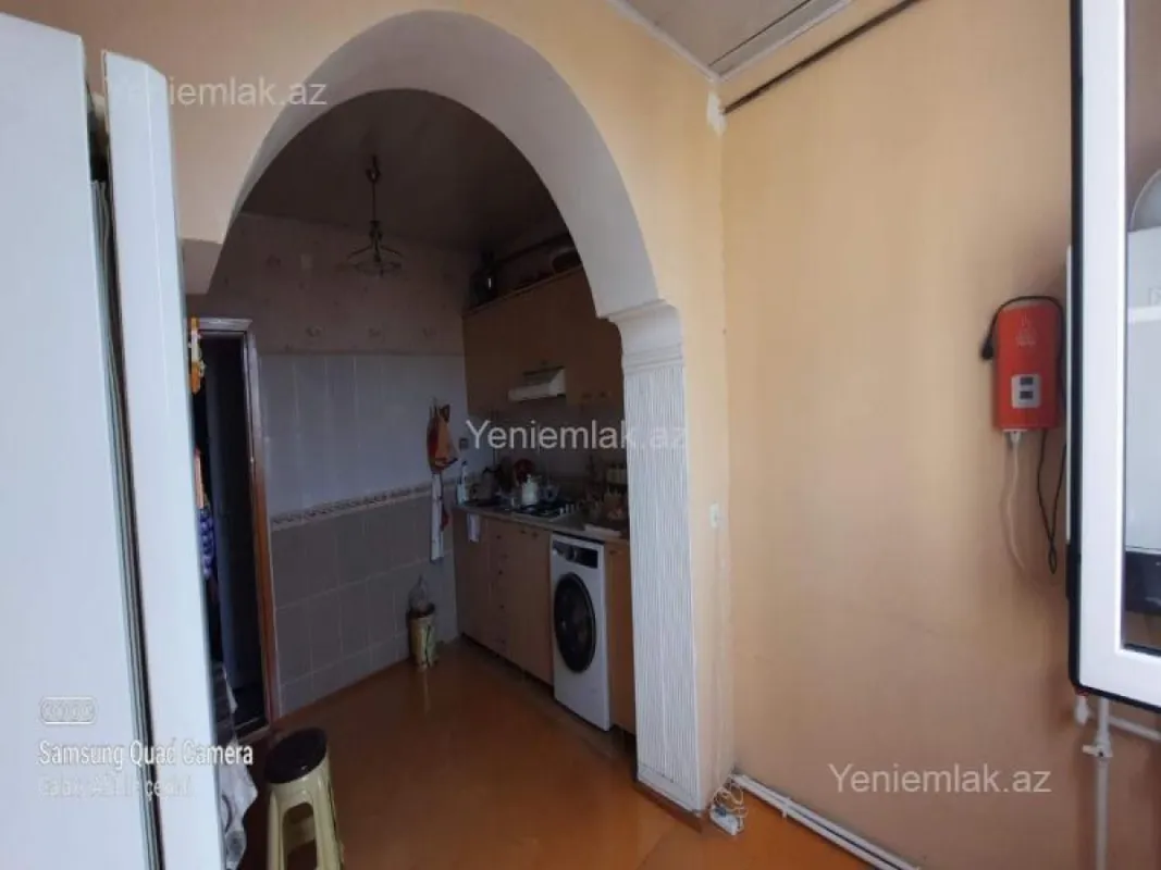 Satılır 4 otaqlı köhnə tikili 90 m²