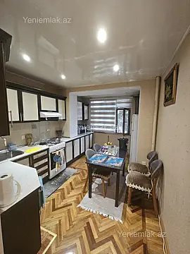 Satılır 4 otaqlı köhnə tikili 110 m²
