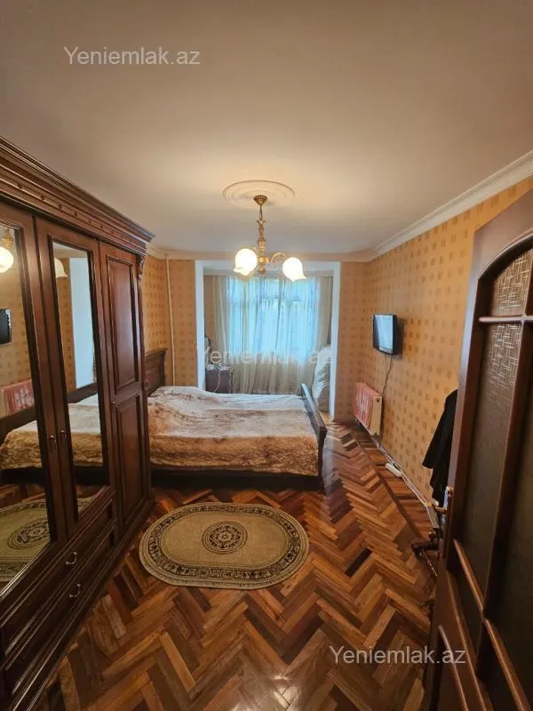 Satılır 4 otaqlı köhnə tikili 110 m²