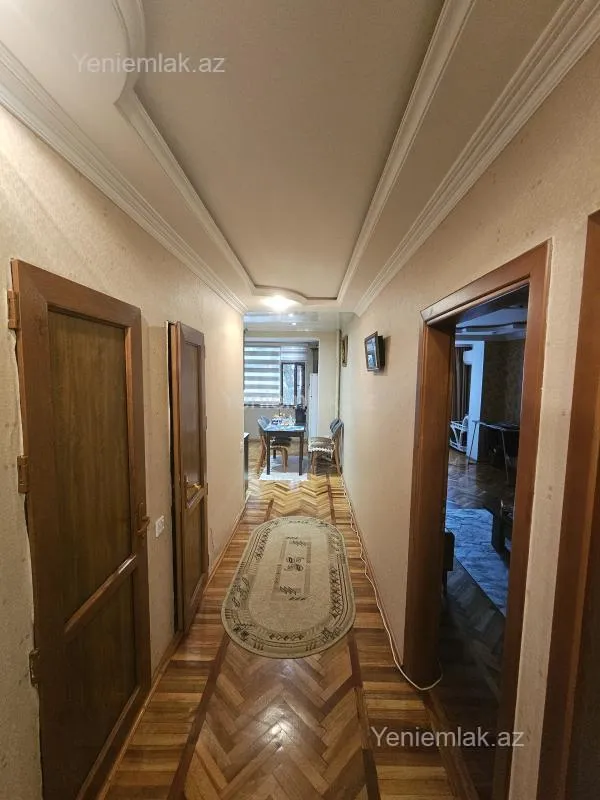 Satılır 4 otaqlı köhnə tikili 110 m²