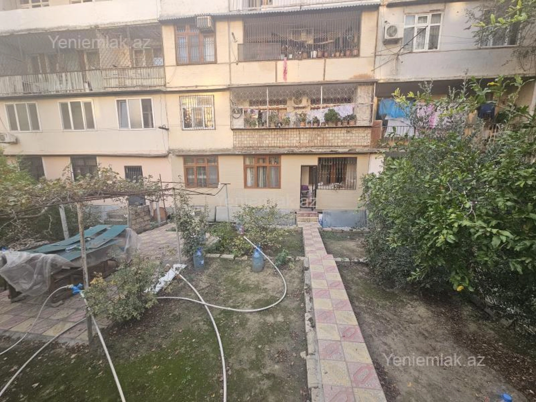 Satılır 4 otaqlı köhnə tikili 110 m²