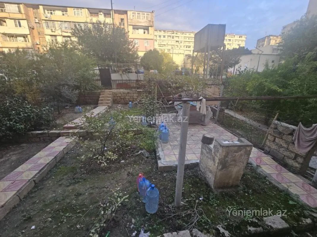 Satılır 4 otaqlı köhnə tikili 110 m²