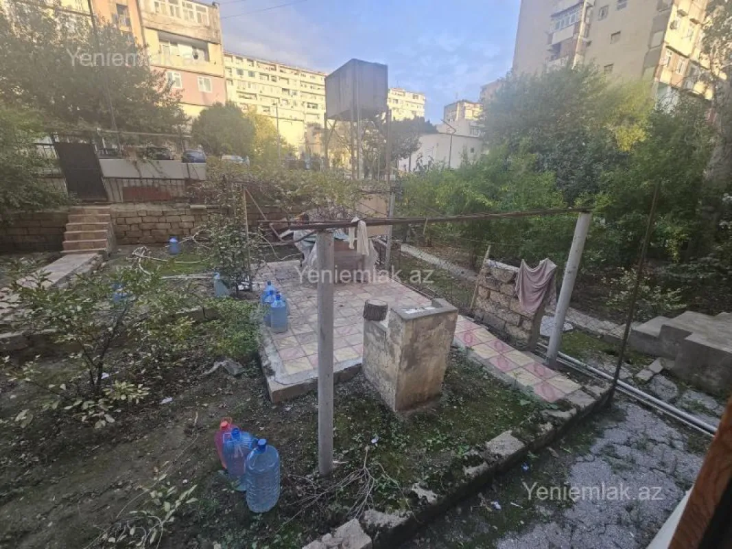 Satılır 4 otaqlı köhnə tikili 110 m²