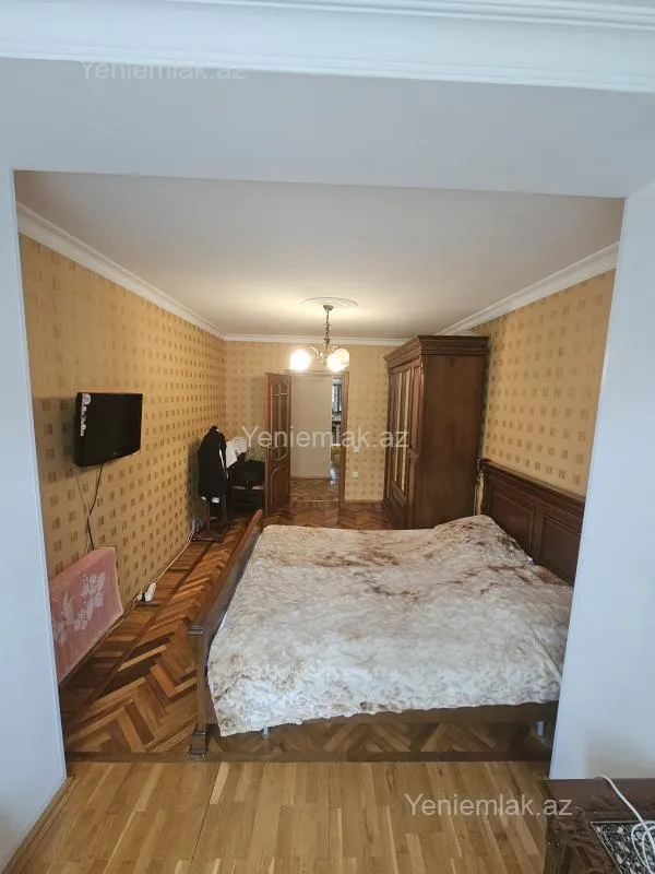 Satılır 4 otaqlı köhnə tikili 110 m²