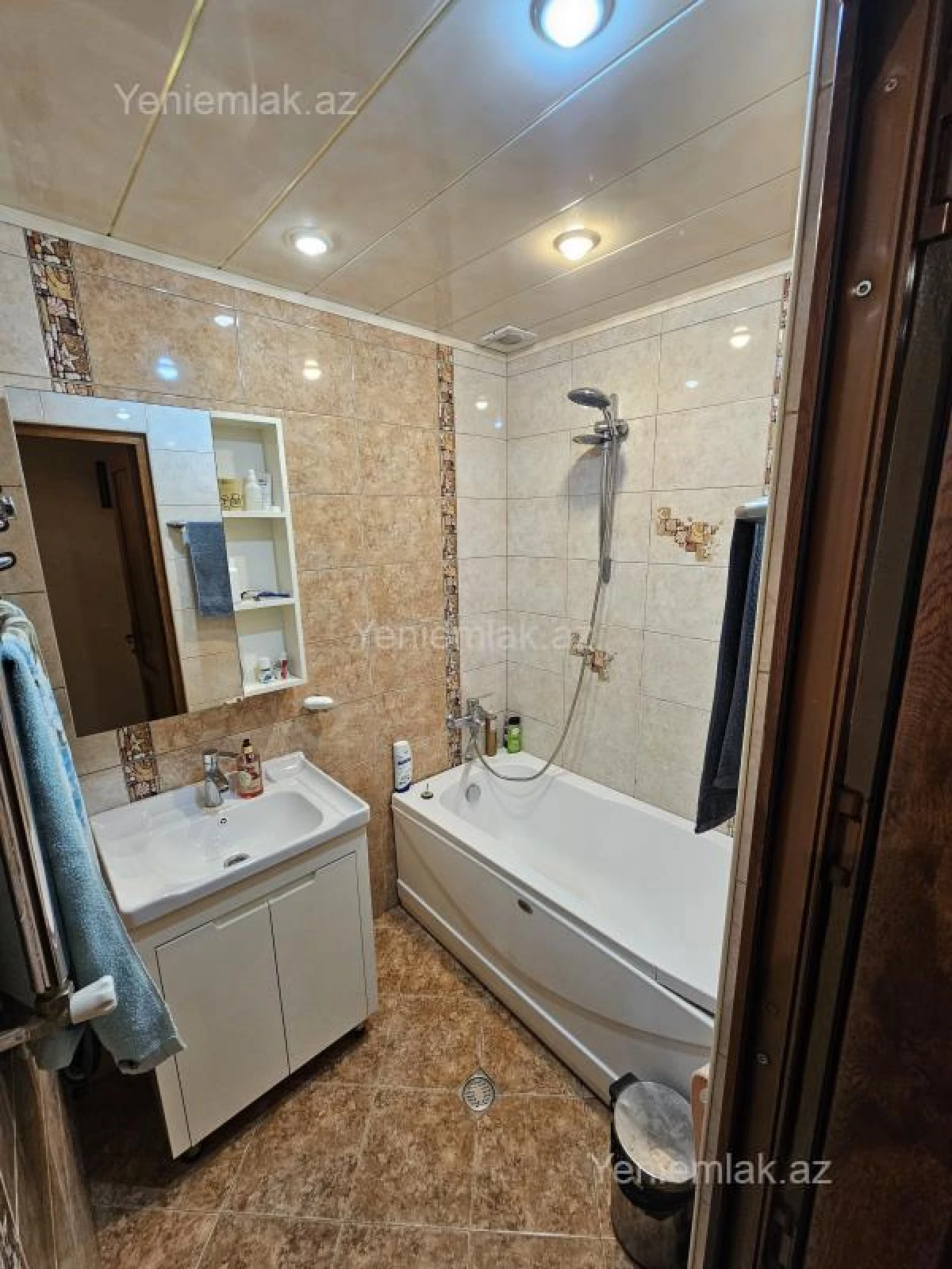 Satılır 4 otaqlı köhnə tikili 110 m²