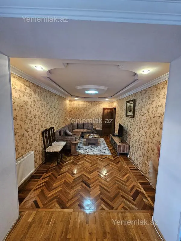 Satılır 4 otaqlı köhnə tikili 110 m²