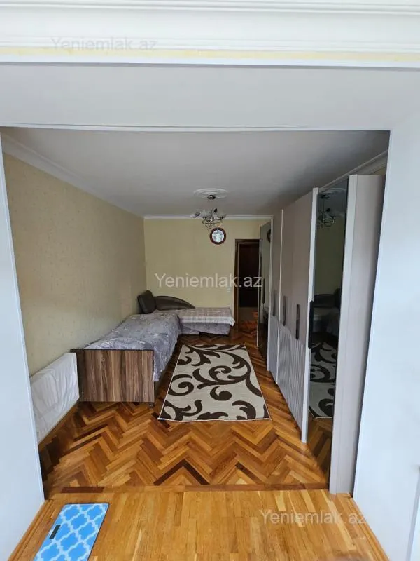 Satılır 4 otaqlı köhnə tikili 110 m²