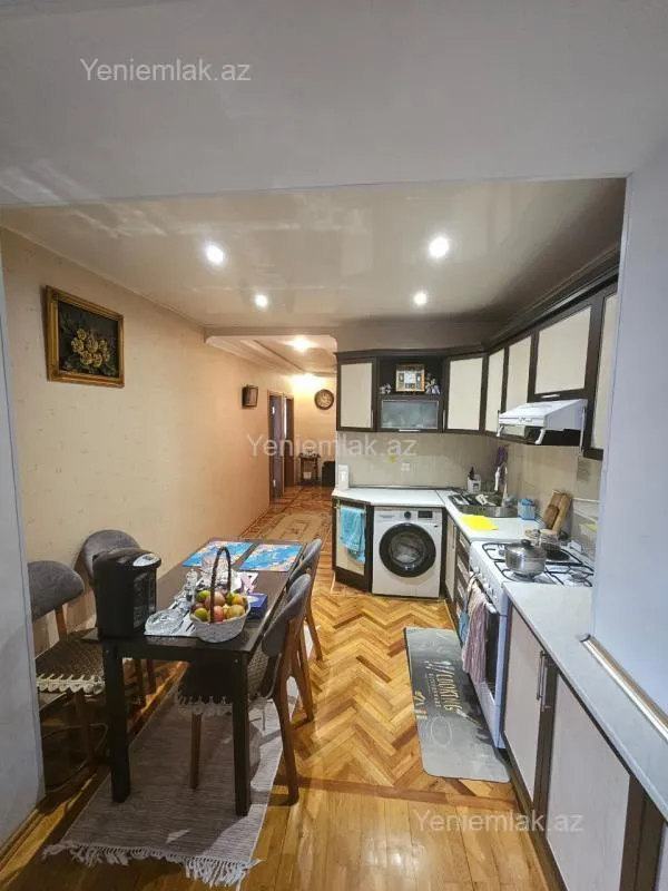 Satılır 4 otaqlı köhnə tikili 110 m²