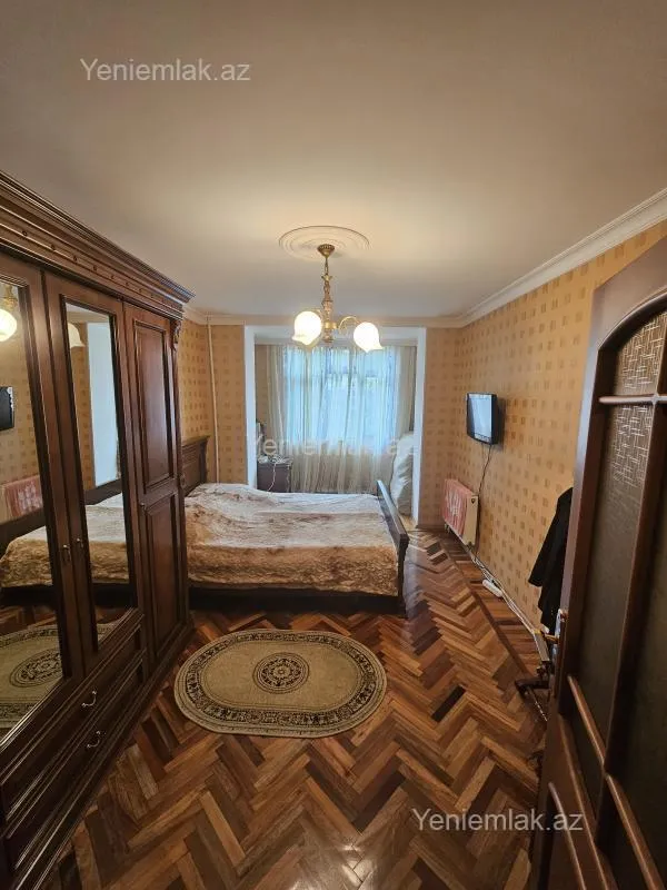 Satılır 4 otaqlı köhnə tikili 110 m²