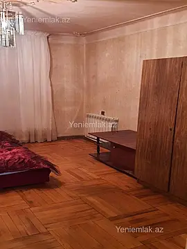 Satılır 2 otaqlı köhnə tikili 70 m²