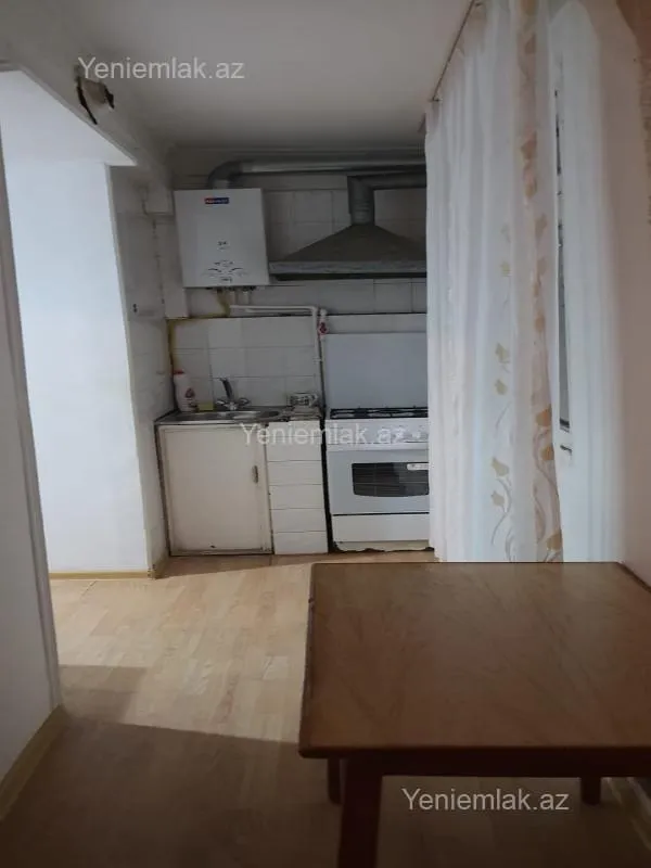 Satılır 2 otaqlı köhnə tikili 70 m²