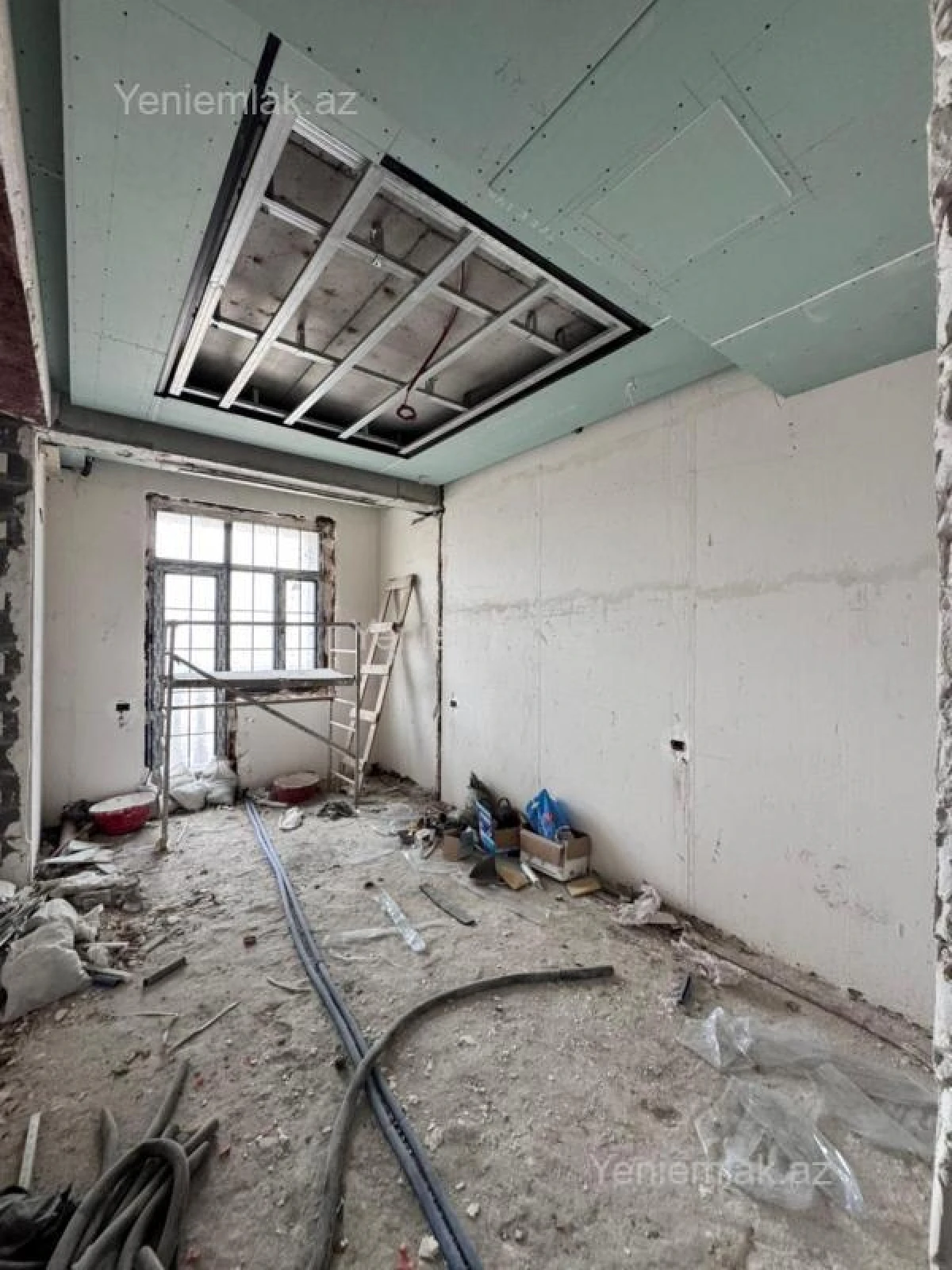 Satılır 4 otaqlı yeni tikili 250 m²