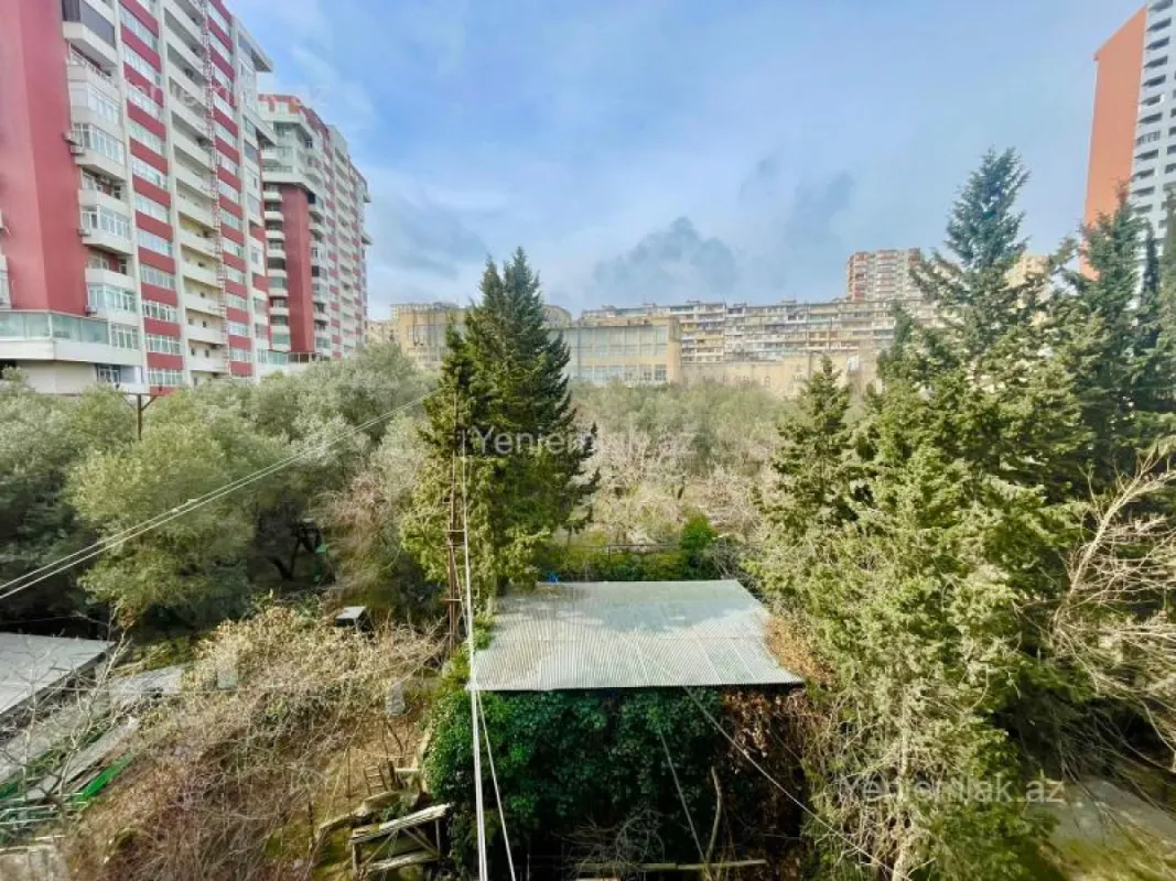 Satılır 2 otaqlı köhnə tikili 60 m²