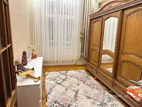 Satılır 3 otaqlı köhnə tikili 80 m²