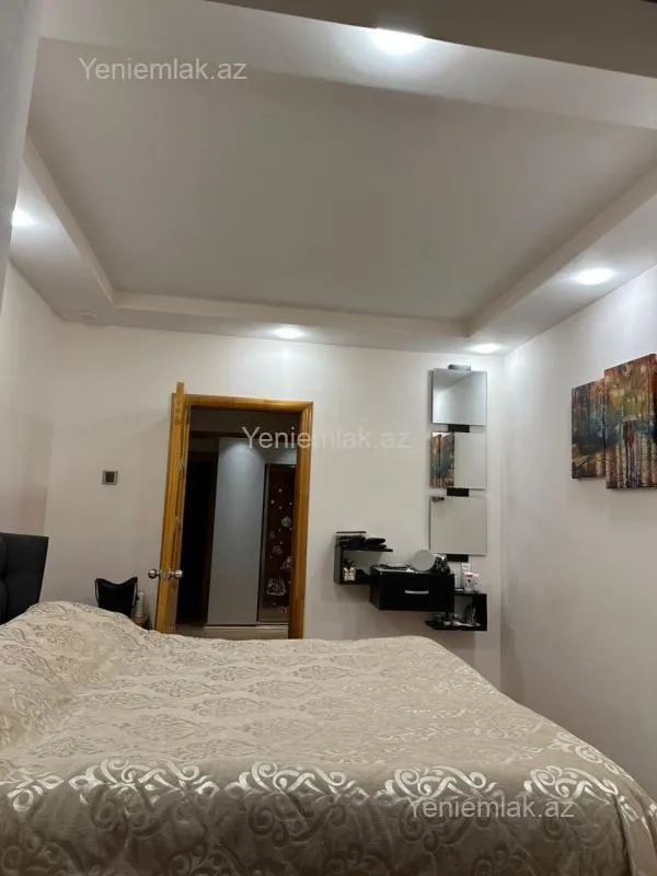 Satılır 4 otaqlı köhnə tikili 110 m²