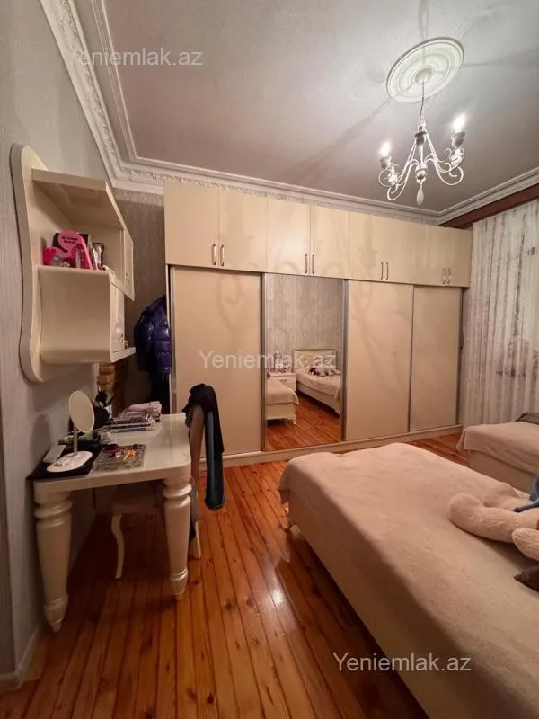 Satılır 3 otaqlı köhnə tikili 100 m²