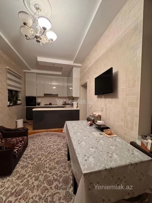 Satılır 3 otaqlı köhnə tikili 100 m²