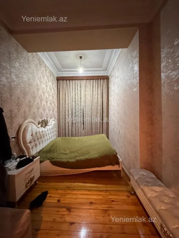 Satılır 3 otaqlı köhnə tikili 100 m²