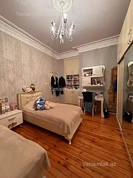 Satılır 3 otaqlı köhnə tikili 100 m²