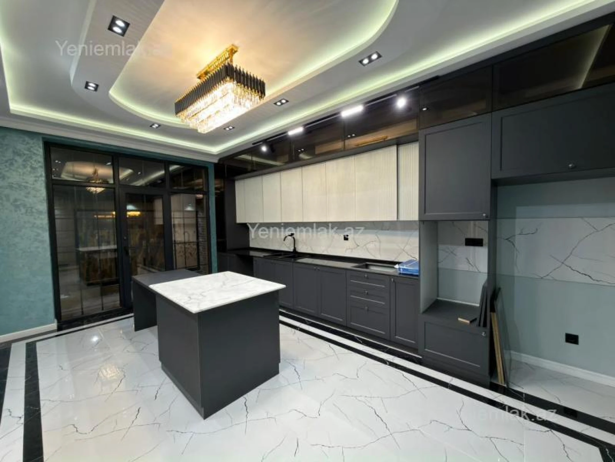 Satılır 5 otaqlı həyət evi 250 m²