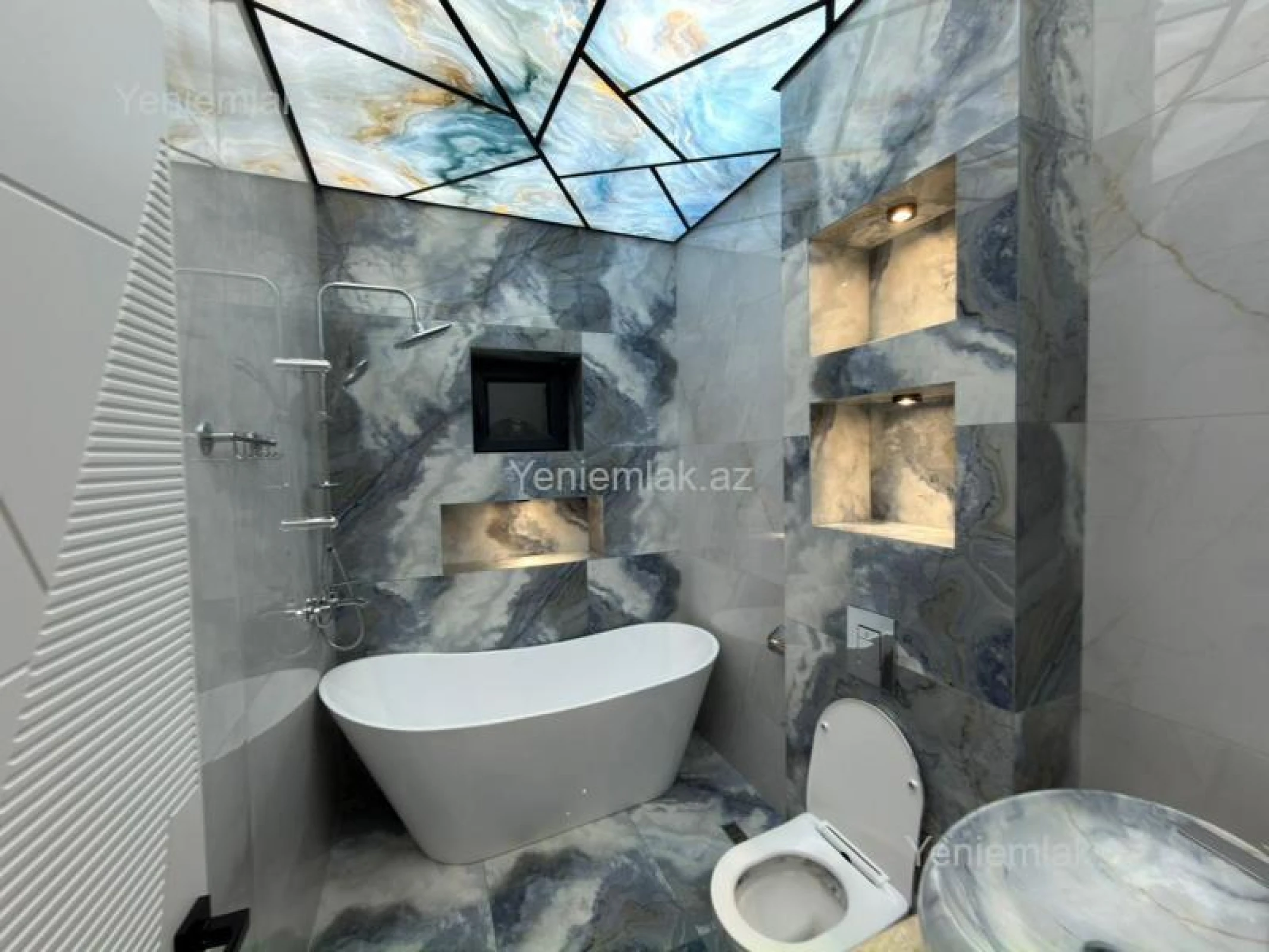 Satılır 5 otaqlı həyət evi 250 m²