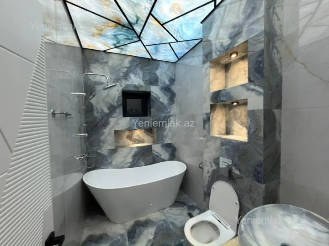 Satılır 5 otaqlı həyət evi 250 m²