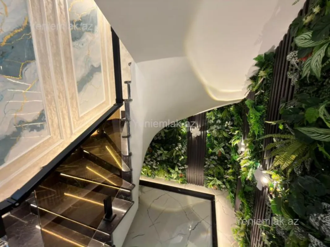 Satılır 5 otaqlı həyət evi 250 m²