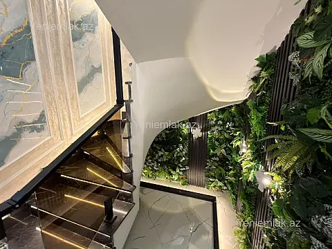 Satılır 5 otaqlı həyət evi 250 m²