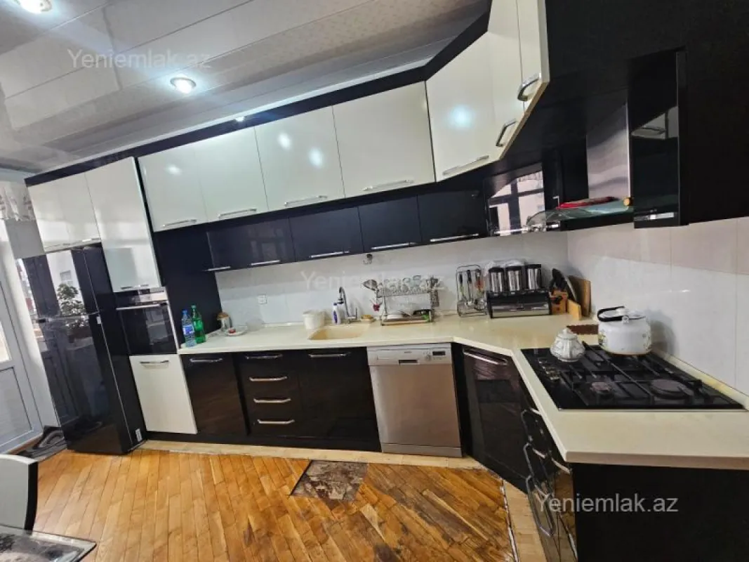 Satılır 3 otaqlı yeni tikili 140 m²