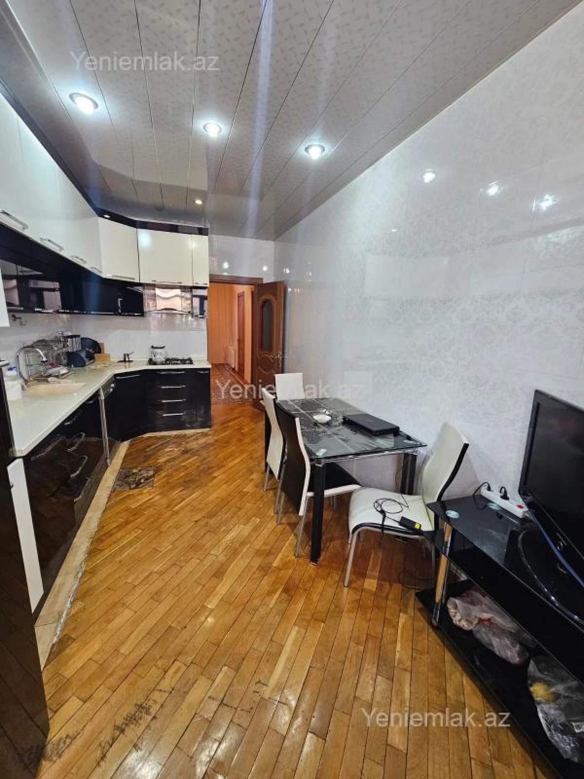 Satılır 3 otaqlı yeni tikili 140 m²