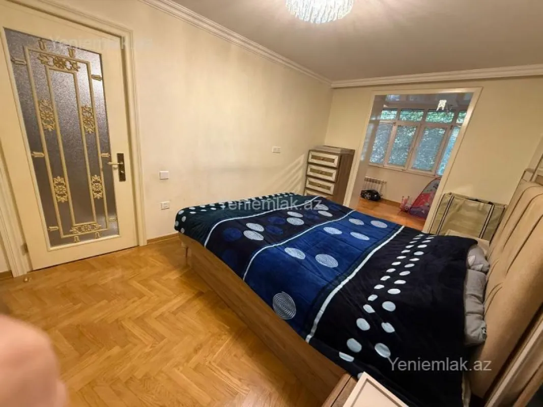 Satılır 5 otaqlı köhnə tikili 170 m²
