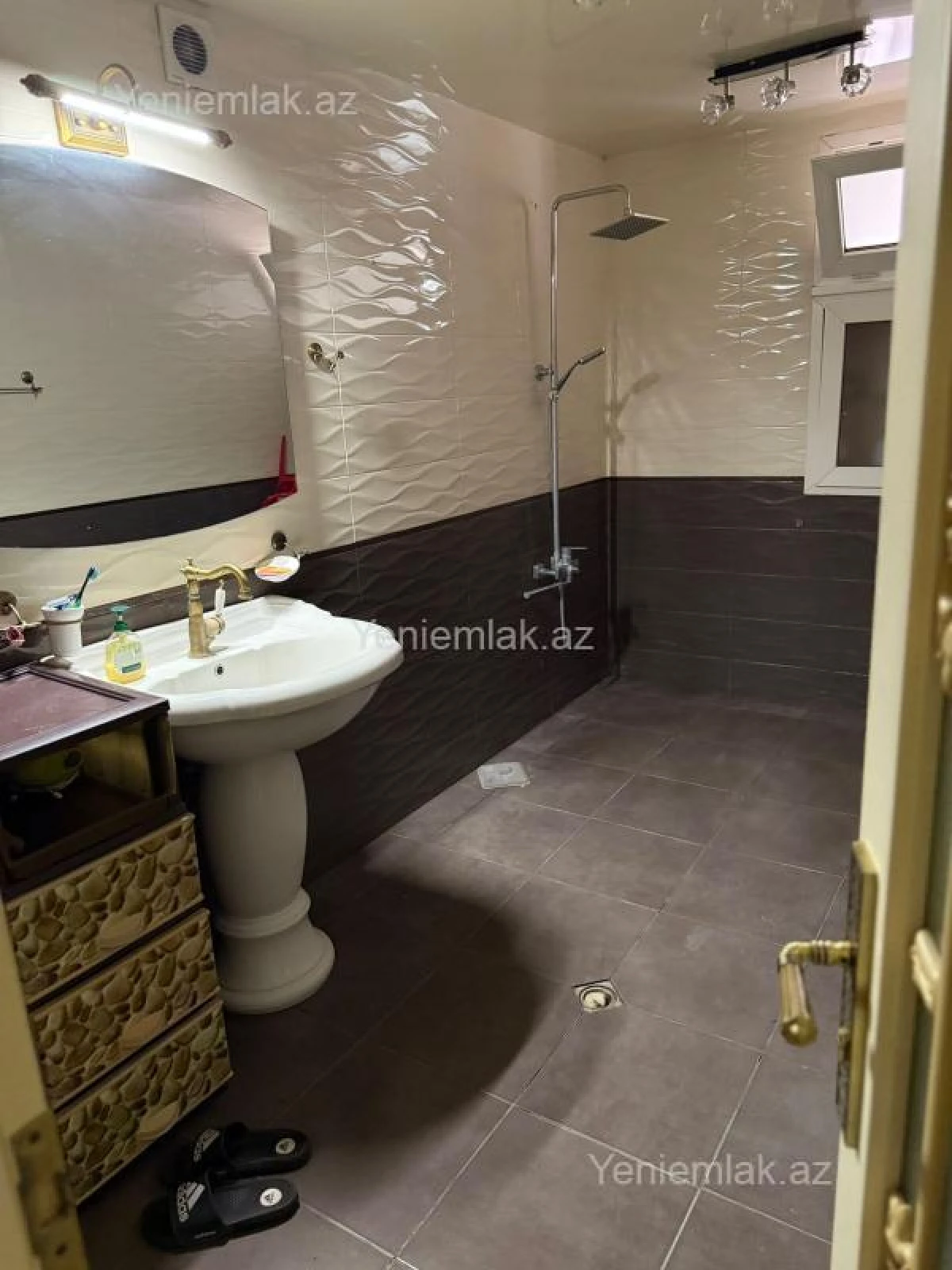 Satılır 5 otaqlı köhnə tikili 170 m²