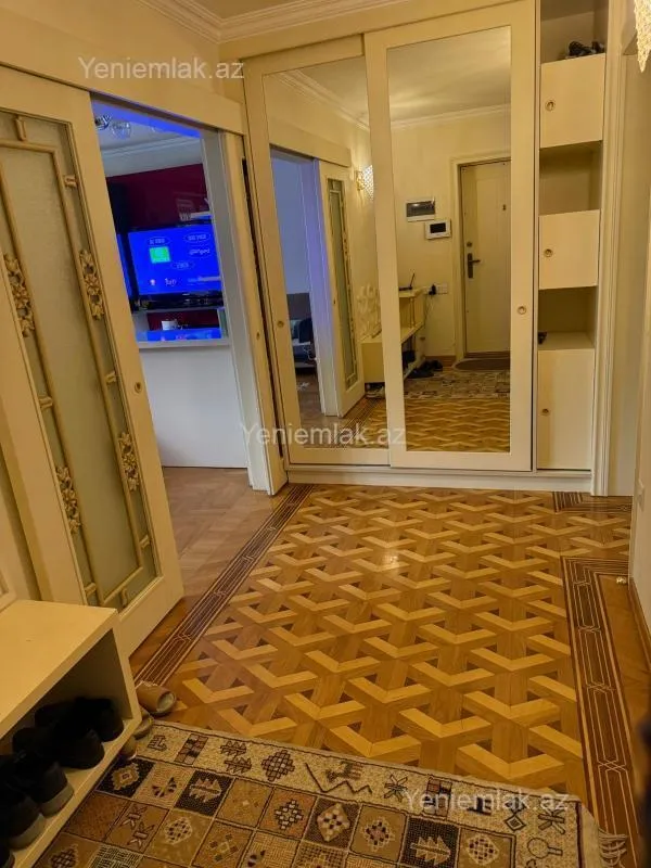 Satılır 5 otaqlı köhnə tikili 170 m²