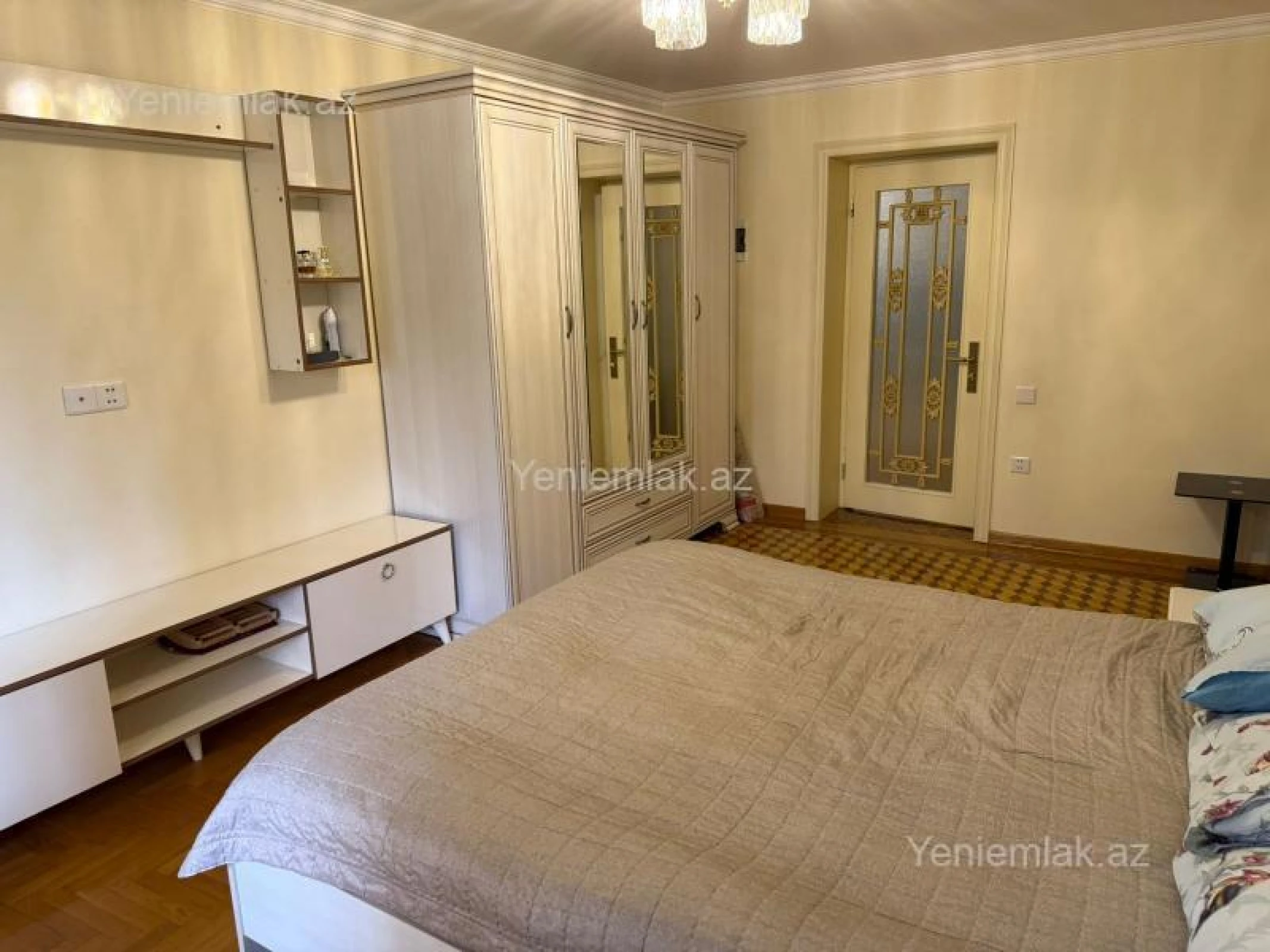 Satılır 5 otaqlı köhnə tikili 170 m²