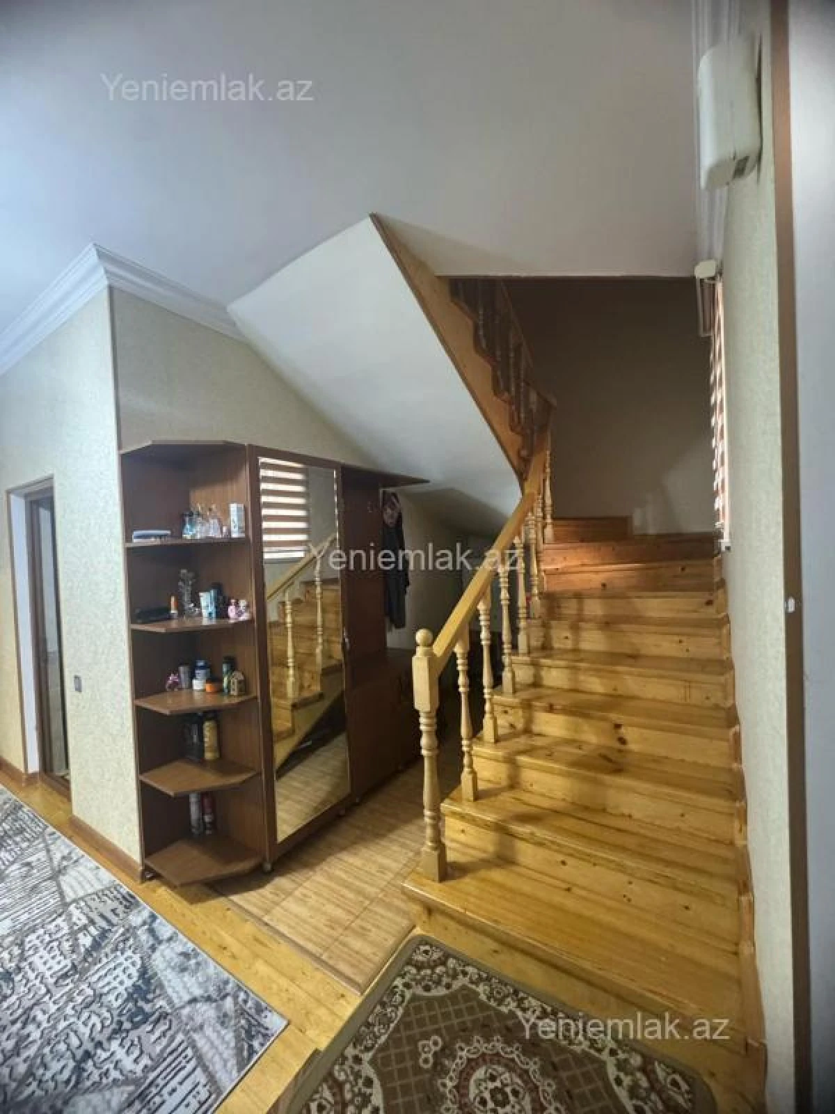 Satılır 5 otaqlı həyət evi 182 m²