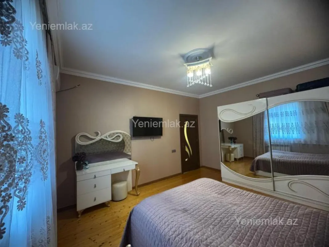 Satılır 5 otaqlı həyət evi 182 m²