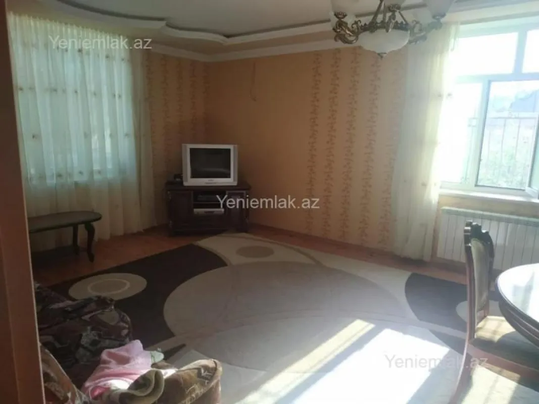 Satılır 5 otaqlı həyət evi 250 m²