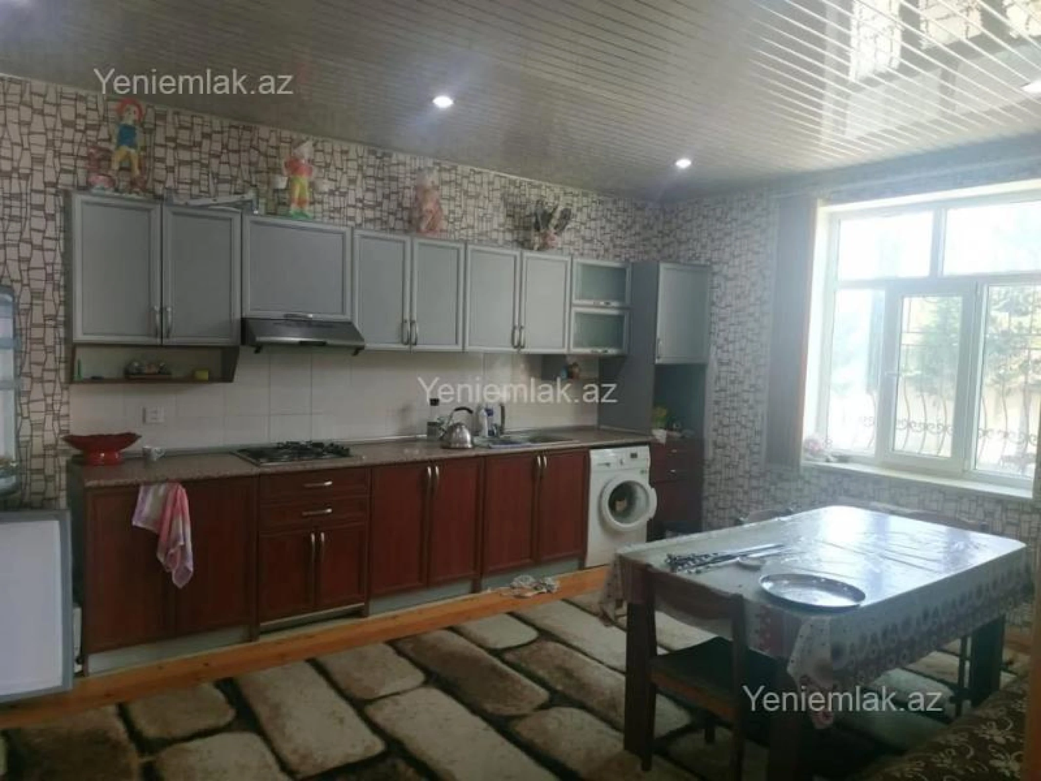 Satılır 5 otaqlı həyət evi 250 m²
