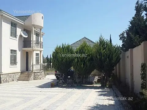 Satılır 5 otaqlı həyət evi 250 m²