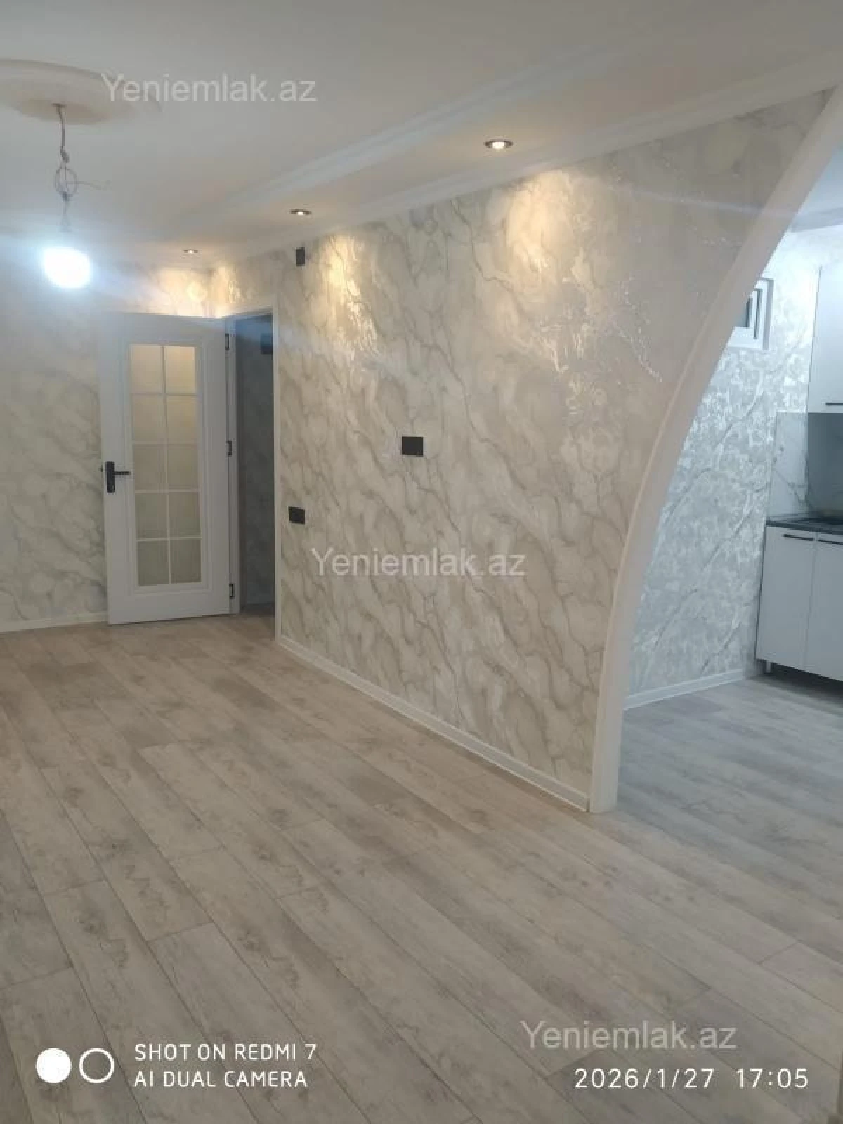 Satılır 1 otaqlı köhnə tikili 32 m²