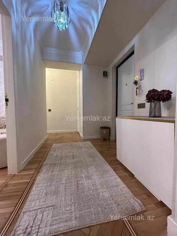 Satılır 2 otaqlı köhnə tikili 70 m²