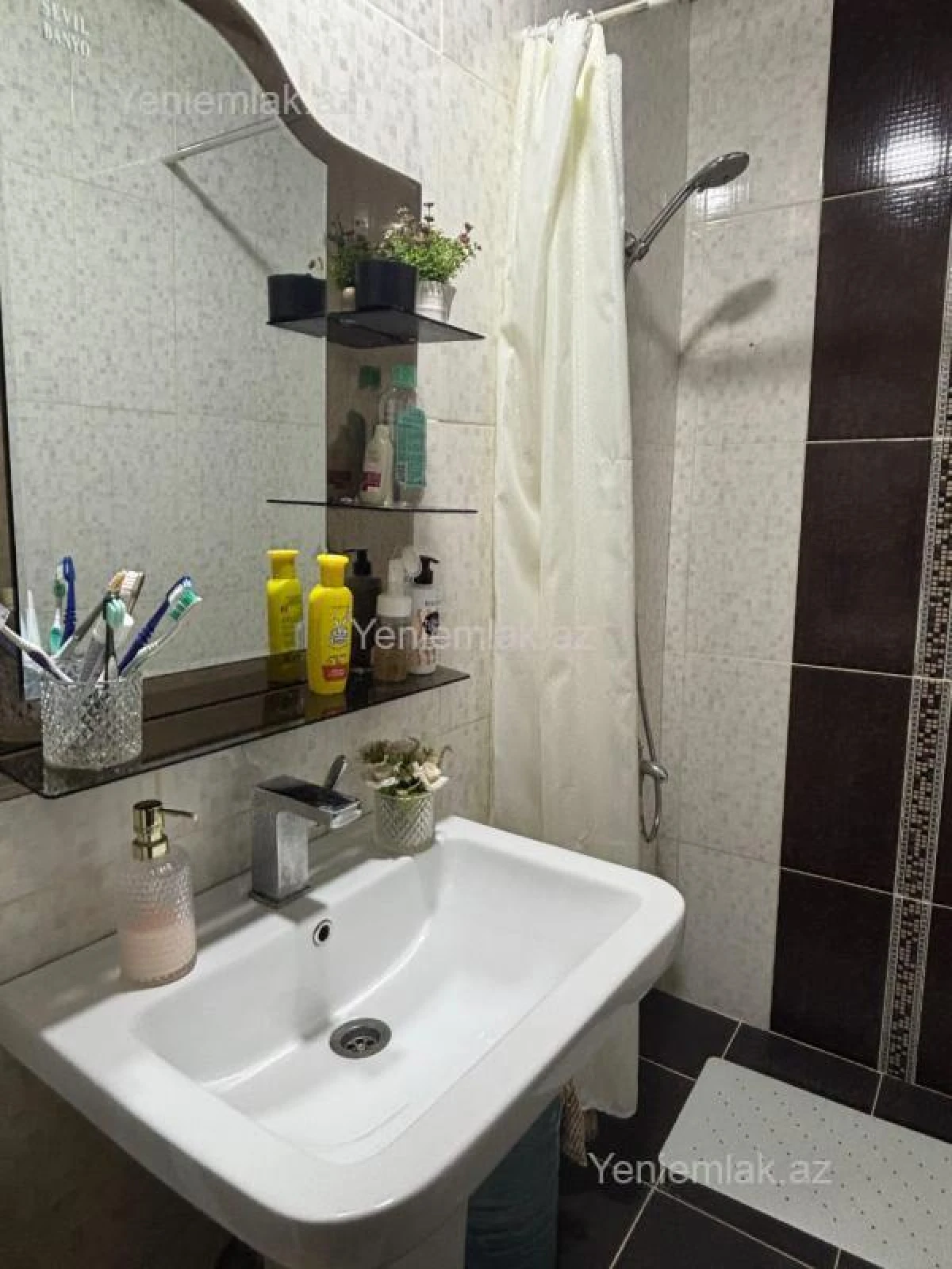 Satılır 2 otaqlı köhnə tikili 55 m²
